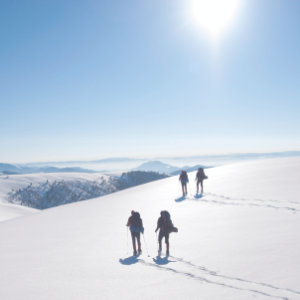 winter-hiking in pairs